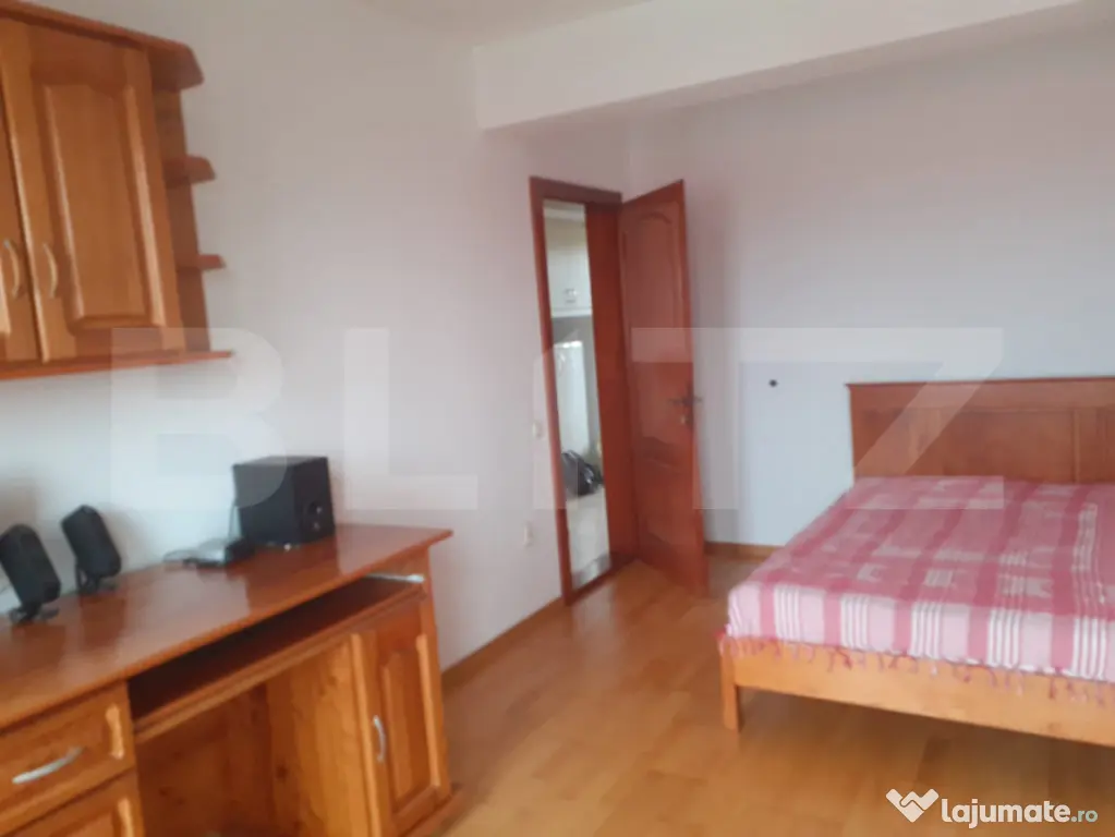 Apartament cu 3 camere, 90 mp /spațios, luminos /Parcare/ E