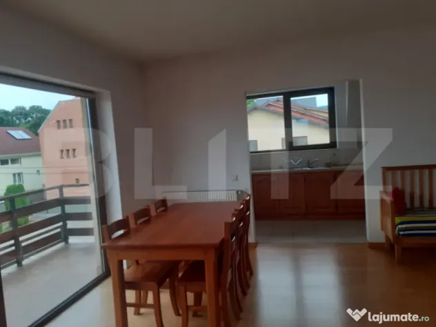 Apartament cu 3 camere, 90 mp /spațios, luminos /Parcare/ E