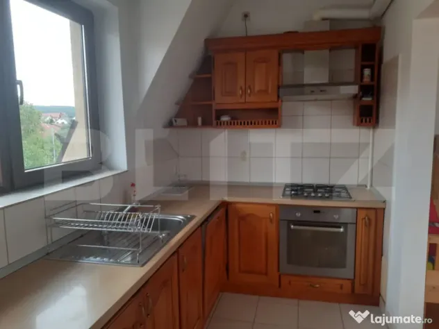 Apartament cu 3 camere, 90 mp /spațios, luminos /Parcare/ E