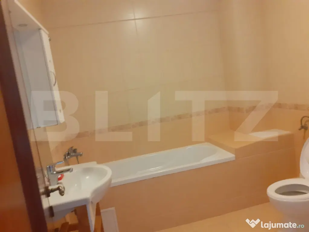 Apartament cu 3 camere, 90 mp /spațios, luminos /Parcare/ E