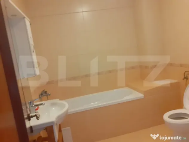 Apartament cu 3 camere, 90 mp /spațios, luminos /Parcare/ E