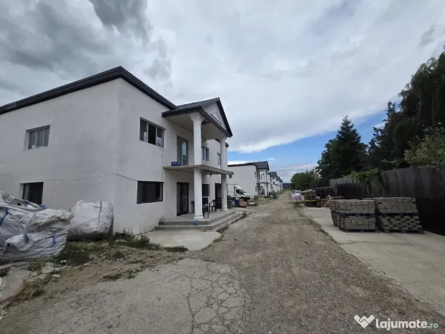 Vile noi in Vernesti/BZ ~ acces facil DN10 ~ 225mp utili ~ teren 615mp