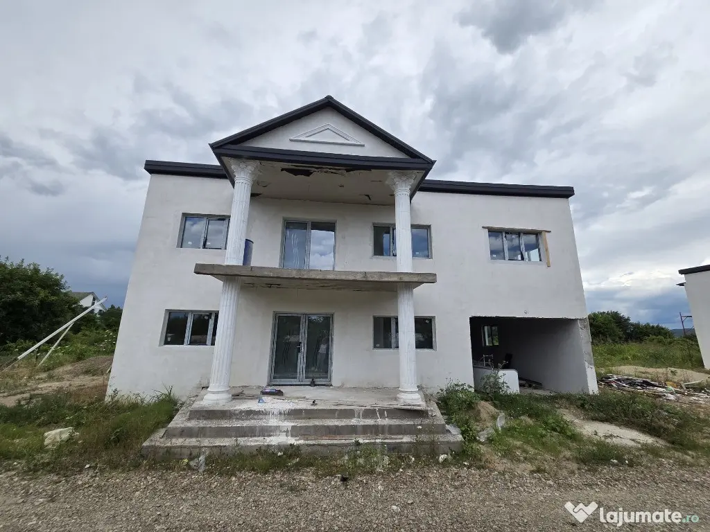 Vile noi in Vernesti/BZ ~ acces facil DN10 ~ 225mp utili ~ teren 615mp