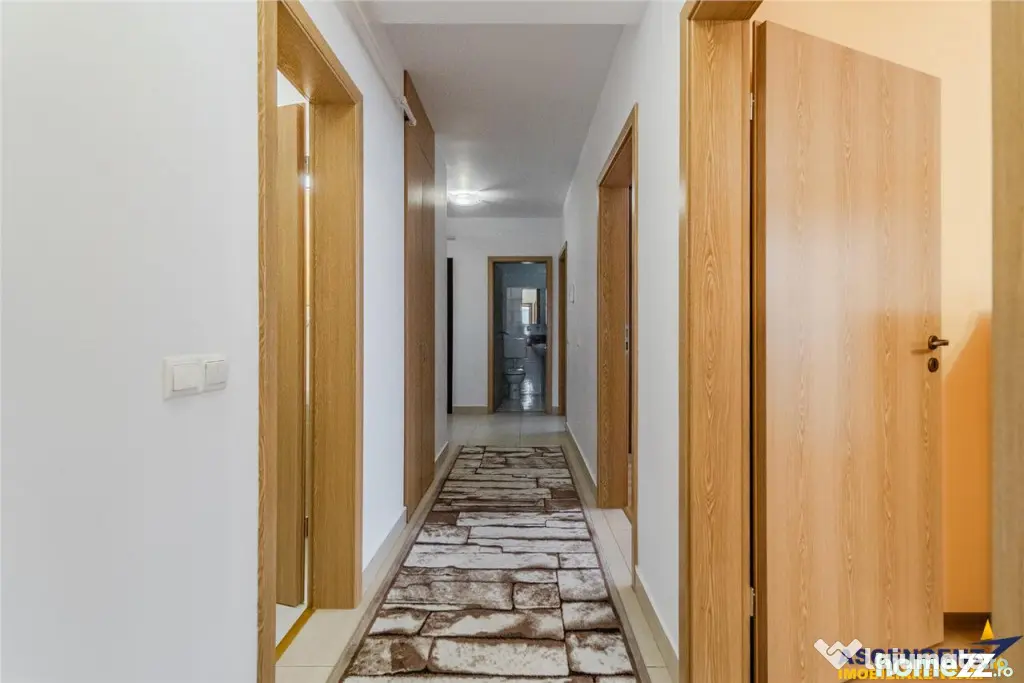 Apartament 3 camere,2 bai, decomandat, accesorizat, parcare