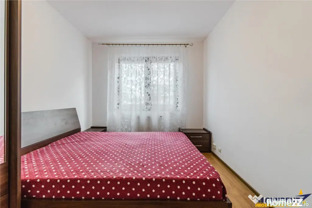 Apartament 3 camere,2 bai, decomandat, accesorizat, parcare