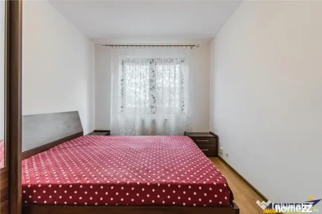 Apartament 3 camere,2 bai, decomandat, accesorizat, parcare