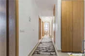 Apartament 3 camere,2 bai, decomandat, accesorizat, parcare