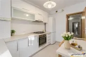 Apartament 3 camere,2 bai, decomandat, accesorizat, parcare