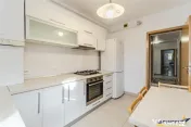 Apartament 3 camere,2 bai, decomandat, accesorizat, parcare