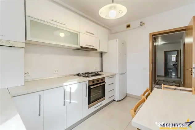 Apartament 3 camere,2 bai, decomandat, accesorizat, parcare