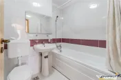 Apartament 3 camere,2 bai, decomandat, accesorizat, parcare