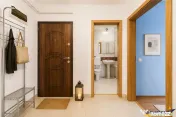 Apartament 3 camere,2 bai, decomandat, accesorizat, parcare