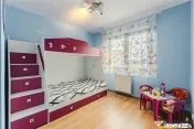 Apartament 3 camere,2 bai, decomandat, accesorizat, parcare
