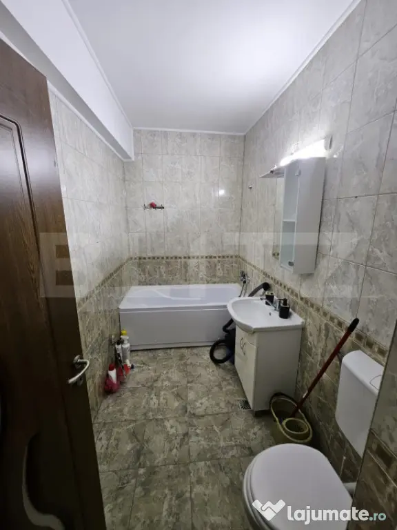 Apartament decomandat, cu 1 camera, 41 mp utili, parcare, zo