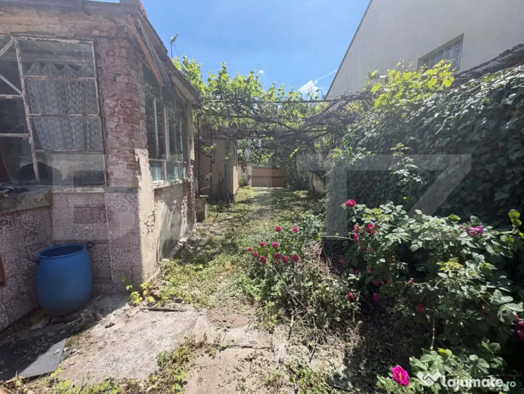 Proprietate de vanzare, 100 mp, 2 fronturi stradale, teren 6