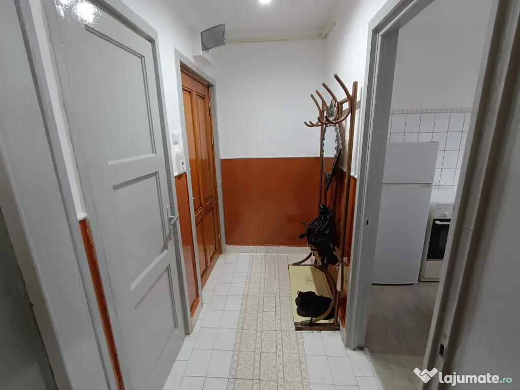 Închiriez apartament 2 camere Campina Prahova str. B.P.Hasdeu