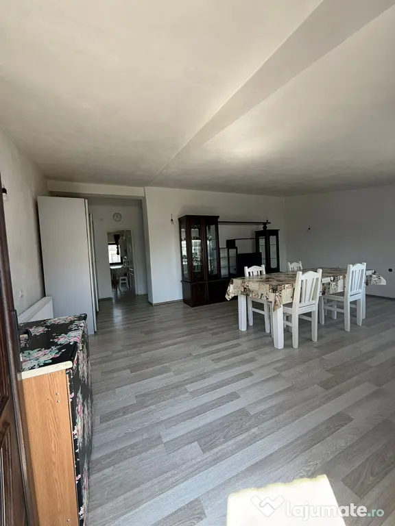 Apartament de închiriat