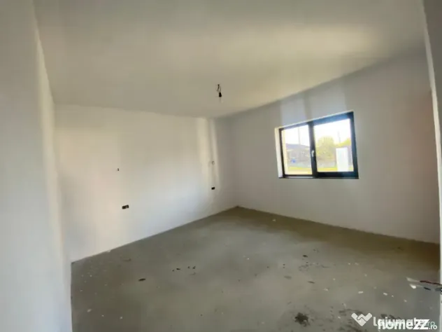 Casă 3 dormitoare, 196 mp, garaj și 8 ari teren, zona Tău