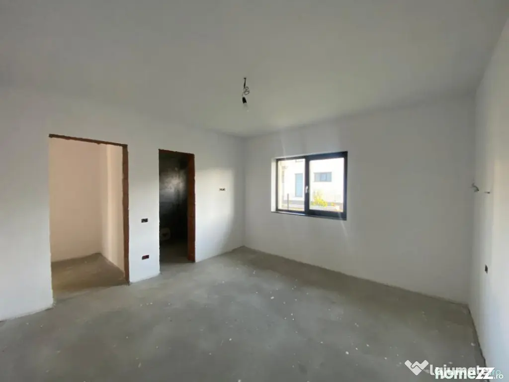 Casă 3 dormitoare, 196 mp, garaj și 8 ari teren, zona Tău