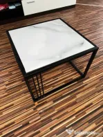 Vând măsuță de cafea cu design modern, realizată din profil metalic