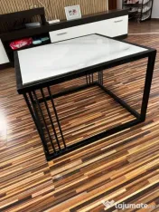 Vând măsuță de cafea cu design modern, realizată din profil metalic 