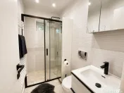 Casă renovată cu teren de 938 mp, garaj și anexă – Val 