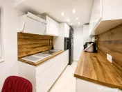 Casă renovată cu teren de 938 mp, garaj și anexă – Val 