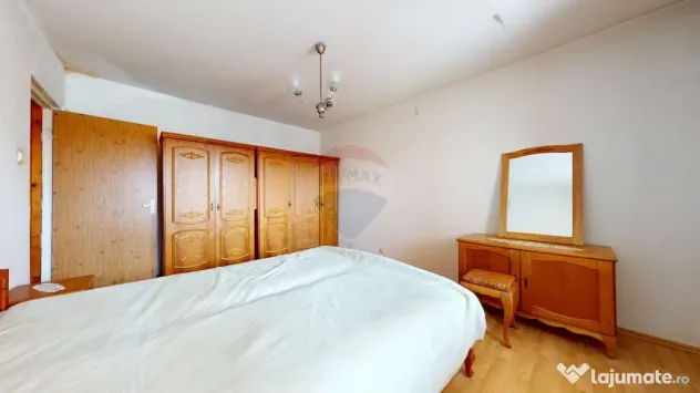 Apartament cu 3 camere de vânzare în zona Centrala, Fag...