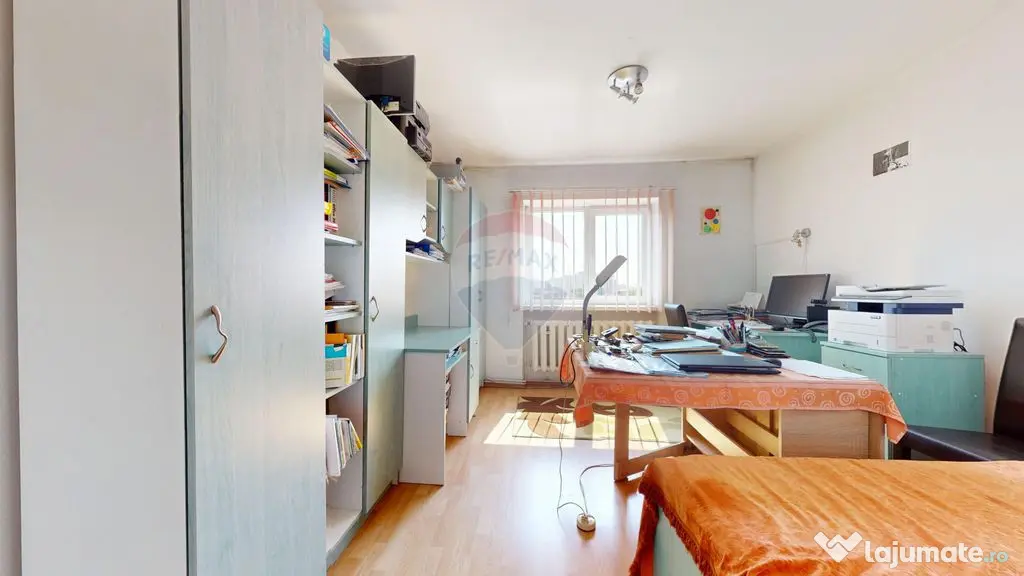 Apartament cu 3 camere de vânzare în zona Centrala, Fag...