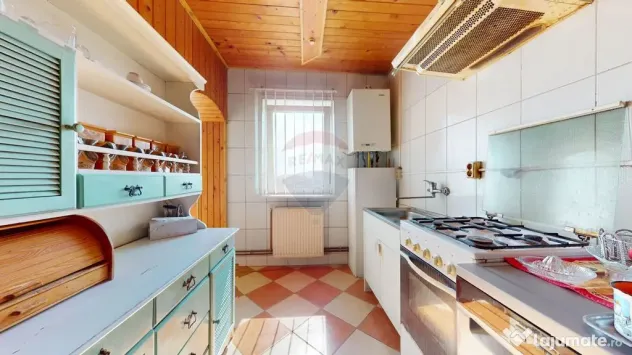 Apartament cu 3 camere de vânzare în zona Centrala, Fag...