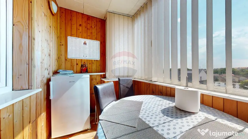 Apartament cu 3 camere de vânzare în zona Centrala, Fag...