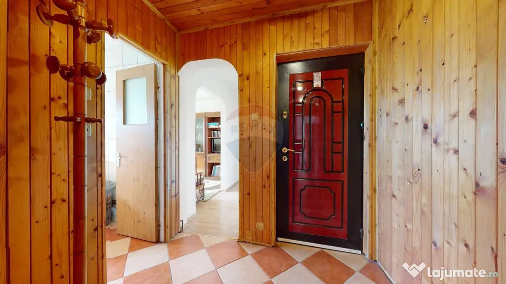 Apartament cu 3 camere de vânzare în zona Centrala, Fag...