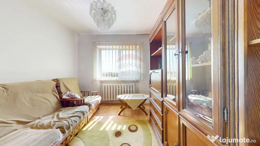 Apartament cu 3 camere de vânzare în zona Centrala, Fag...
