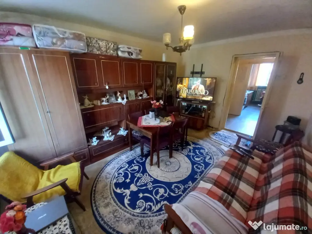 Apartament 3 camere, 57 mp, decomandat, zona Săsar