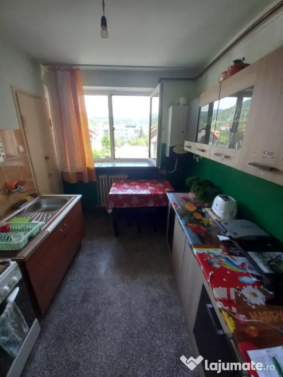 Apartament 3 camere, 57 mp, decomandat, zona Săsar