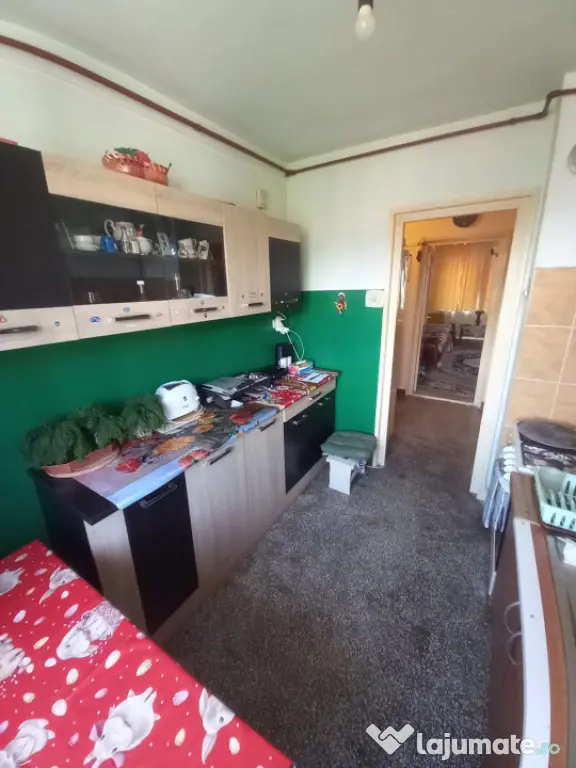 Apartament 3 camere, 57 mp, decomandat, zona Săsar