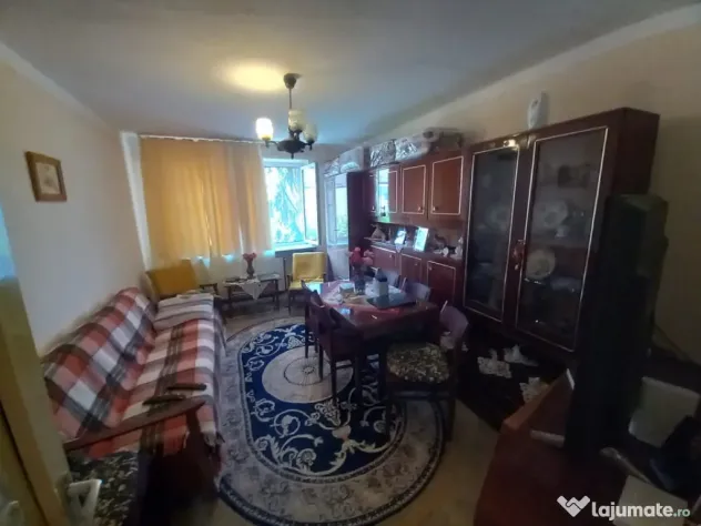 Apartament 3 camere, 57 mp, decomandat, zona Săsar