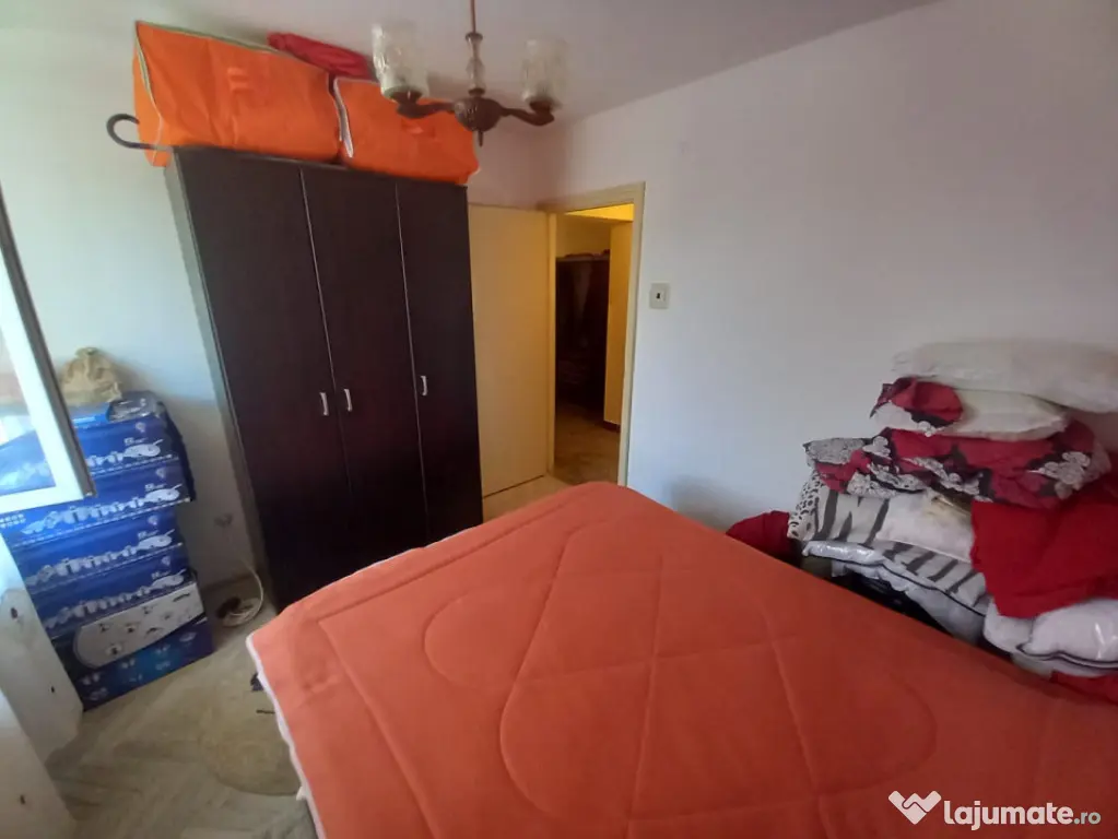 Apartament 3 camere, 57 mp, decomandat, zona Săsar
