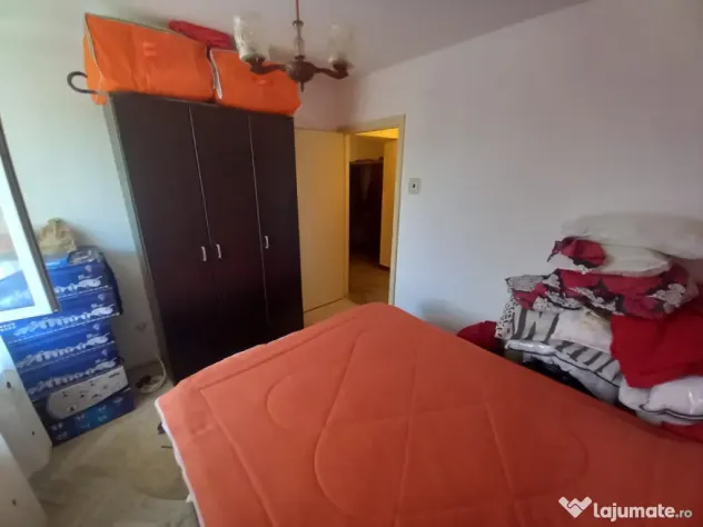 Apartament 3 camere, 57 mp, decomandat, zona Săsar