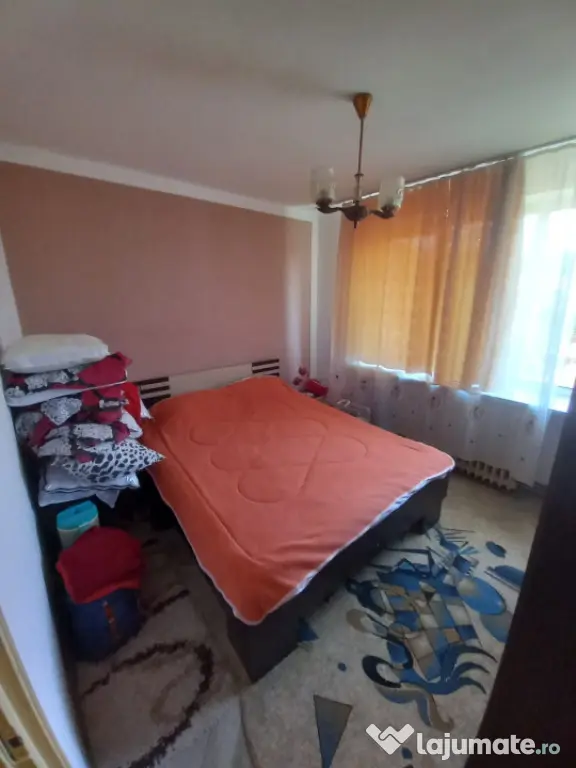 Apartament 3 camere, 57 mp, decomandat, zona Săsar