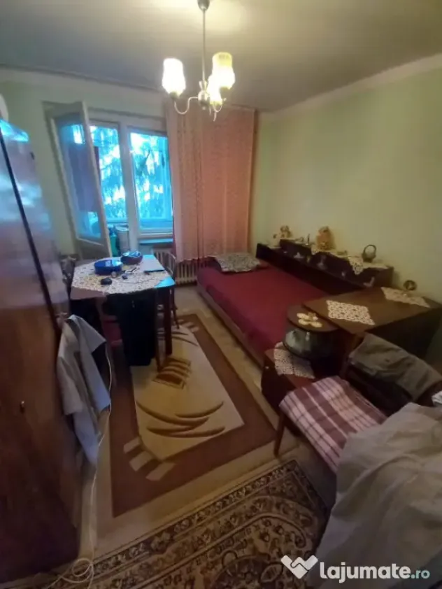 Apartament 3 camere, 57 mp, decomandat, zona Săsar