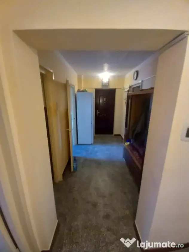 Apartament 3 camere, 57 mp, decomandat, zona Săsar