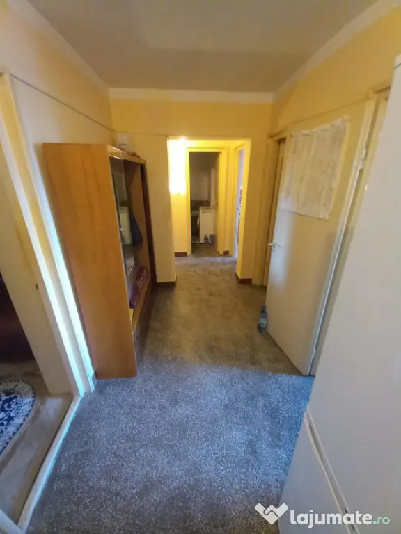 Apartament 3 camere, 57 mp, decomandat, zona Săsar