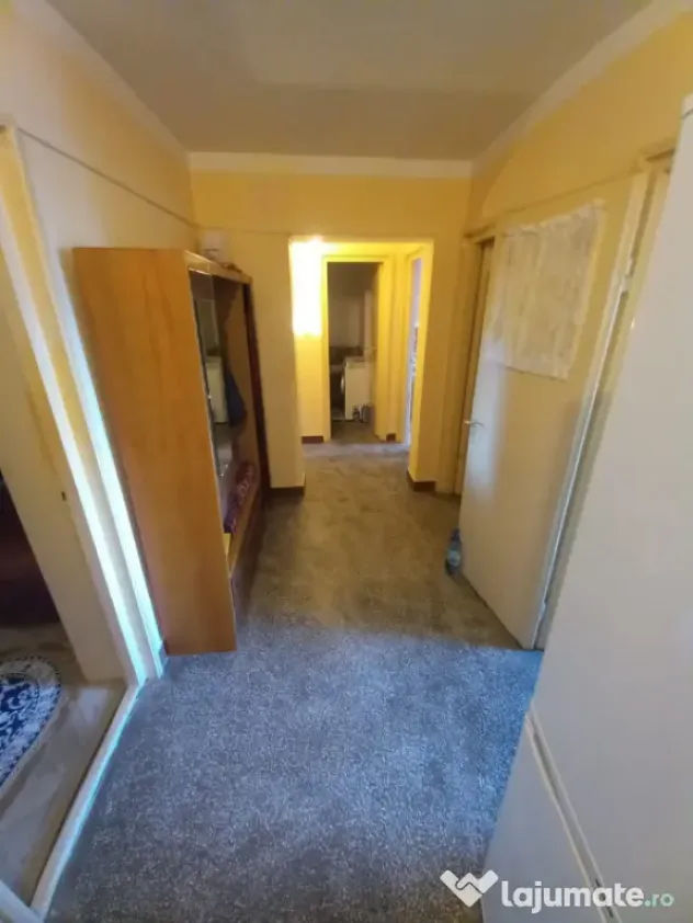 Apartament 3 camere, 57 mp, decomandat, zona Săsar