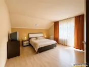 Casa spatioasa Spatiu Comercial 50 mp garaj teren 1.000 m