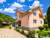 Casa spatioasa Spatiu Comercial 50 mp garaj teren 1.000 m 