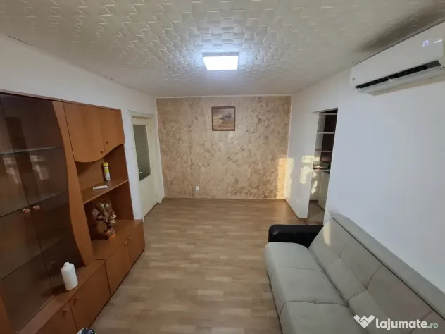 Vand apartament 2 camere Micro 3, Strada Lotus