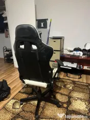 Scaun de gaming ergonomis, Alb/Negru – Stare excelentă / Ca nou 