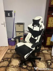 Scaun de gaming ergonomis, Alb/Negru – Stare excelentă / Ca nou 