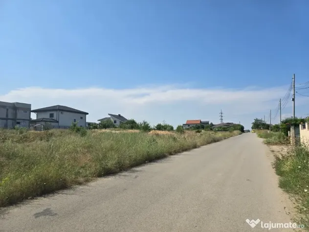 Teren de vanzare in Lazu